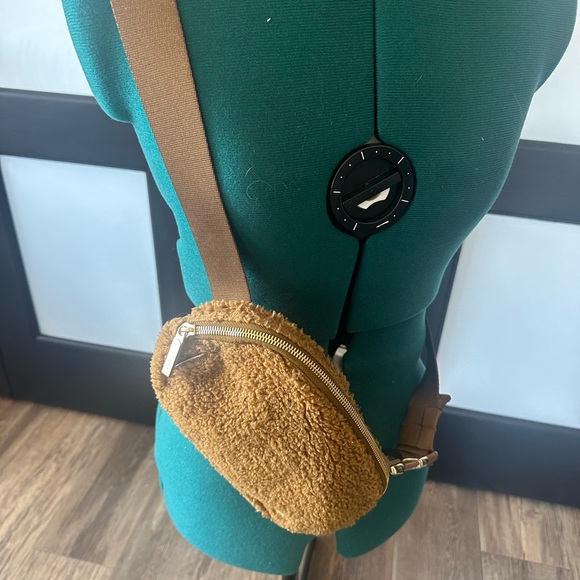 Lulu crossbody never used - Picture 3 of 3